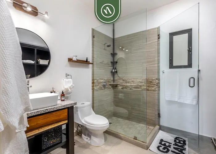 Amazing 2br With Rooftop Pool - Bbq *