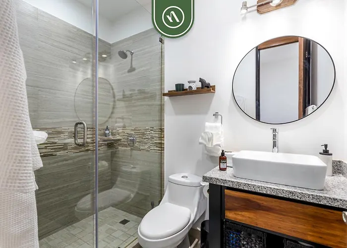 Amazing 2br With Rooftop Pool - Bbq